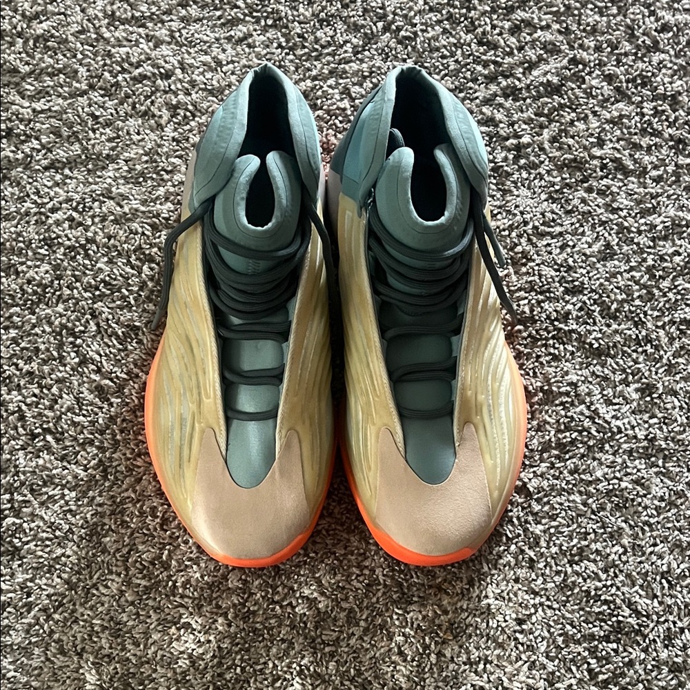 Adidas Yeezy Quantum Hi-Res Coral